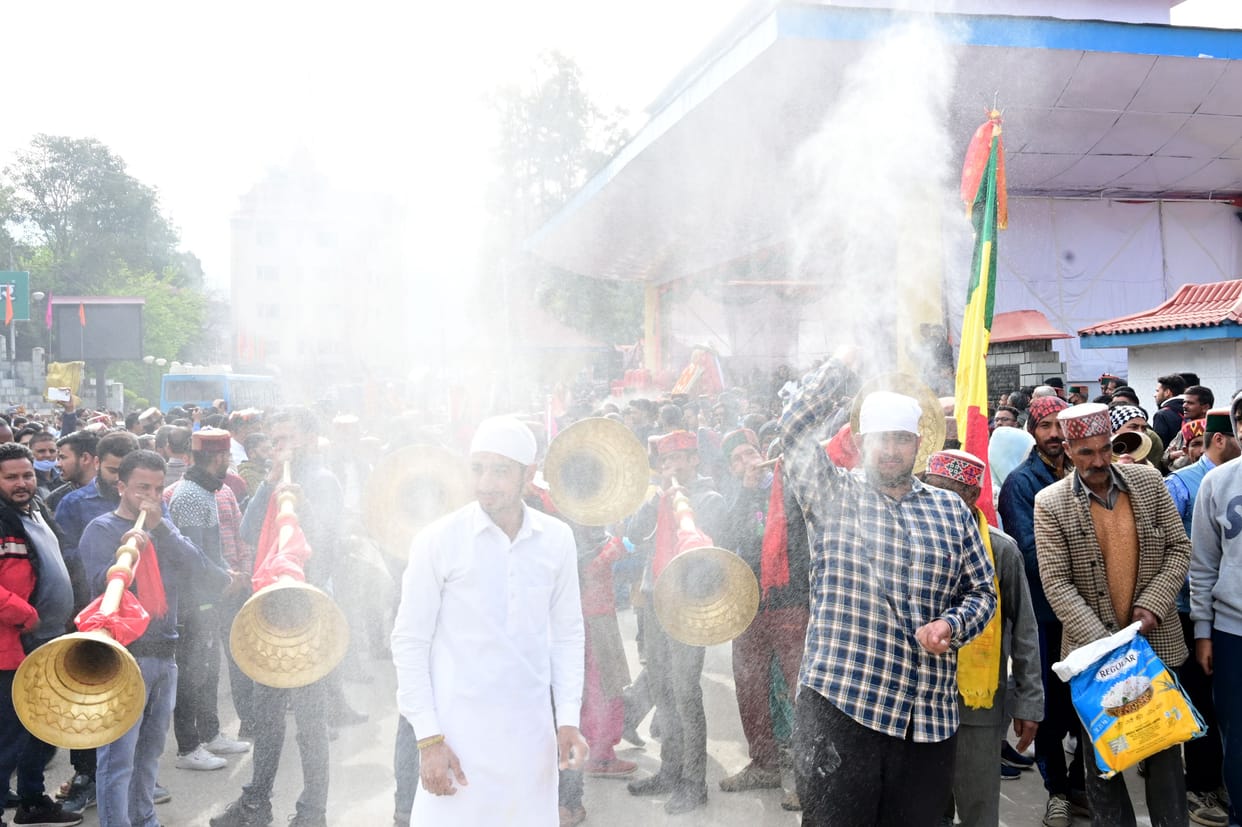 Dev Adibrahma tied a security car by circumambulating the city of Mandi