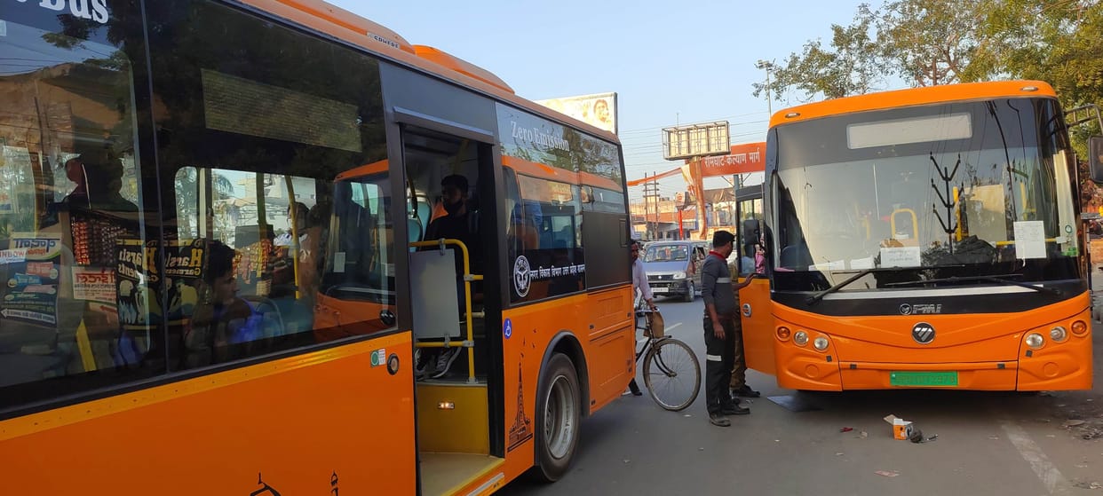 The fare of e-buses is high, stoppage is also not correct, passengers should travel by auto and e-rickshaw