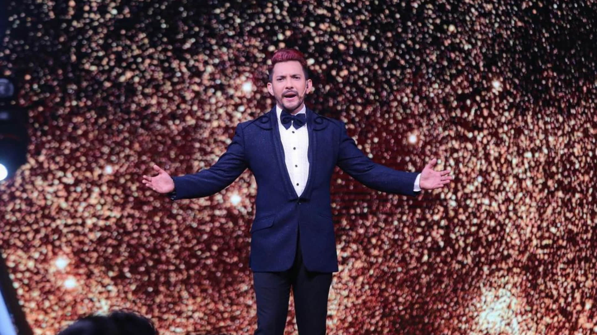 Munawar Faruqui slams Aditya Narayan as he misbehaves with a fan during concert shares post on Social media