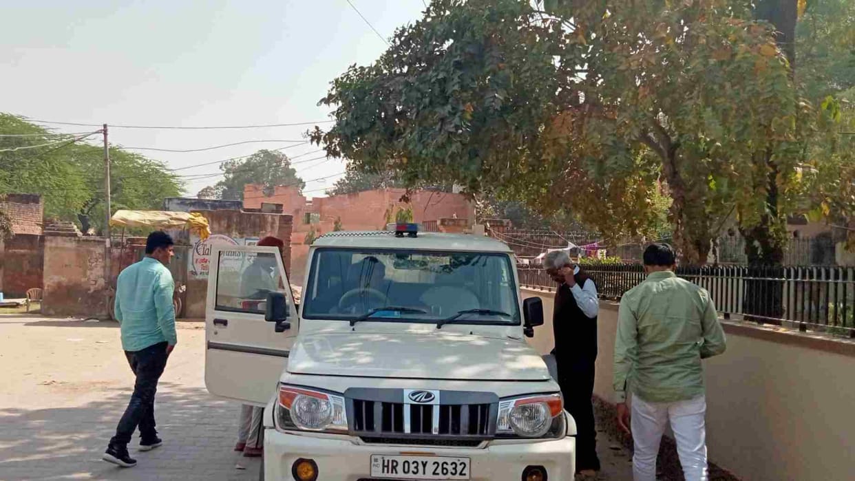 Economic cell incharge in Narnaul Haryana caught taking bribe of 50 thousand rupees