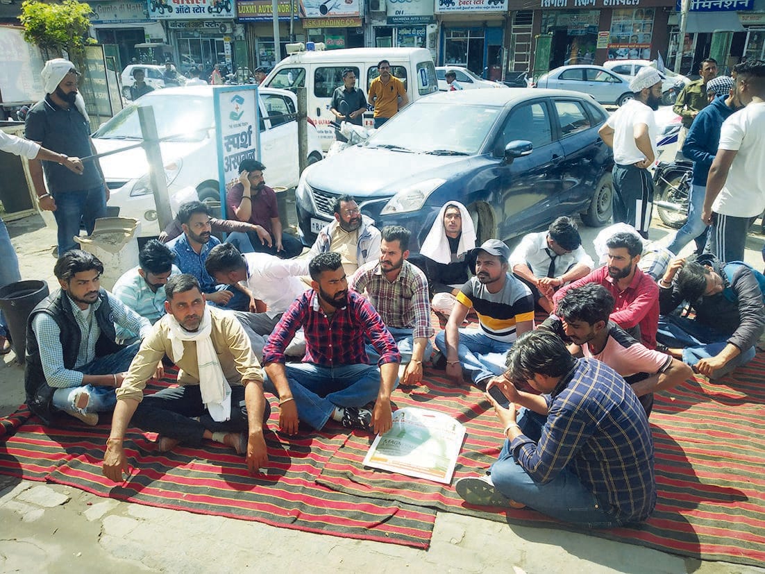 Alleged wrong operation of the patient, the relatives staged a ruckus outside the hospital