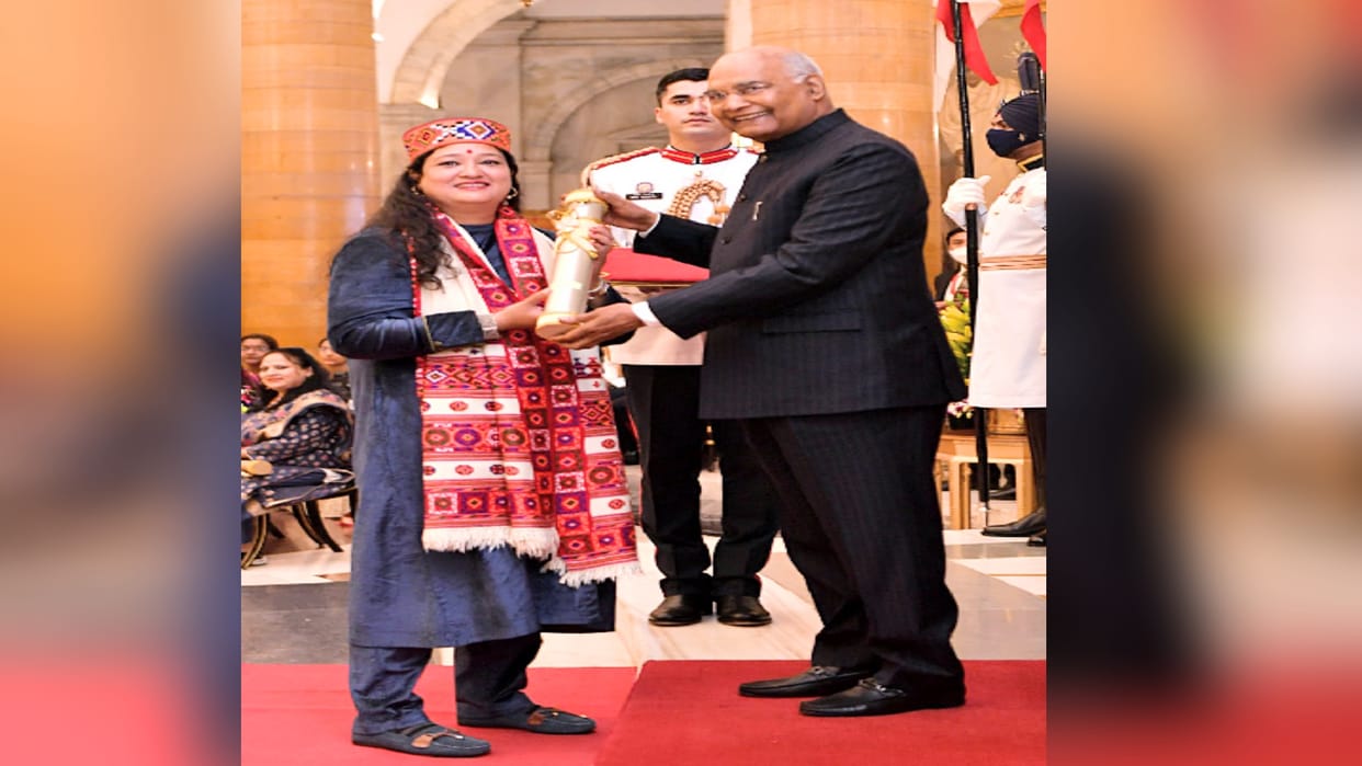 Women's Day: President honored Anshul of Himachal for saving handloom tradition