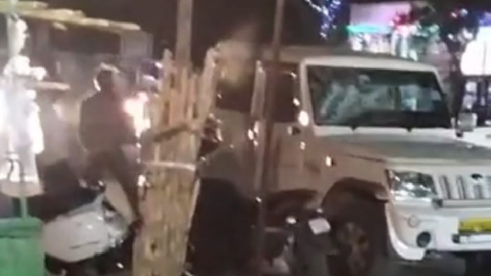 Rajasthan news armed miscreants attacked the camper rider in sikar