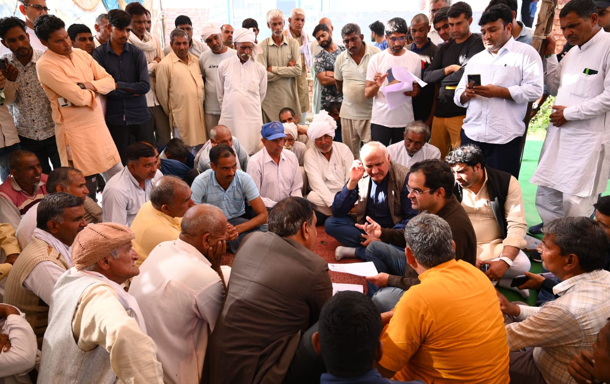Seeing the opposition of the villagers, MP Brijendra Singh supported the demands of the picket committee
