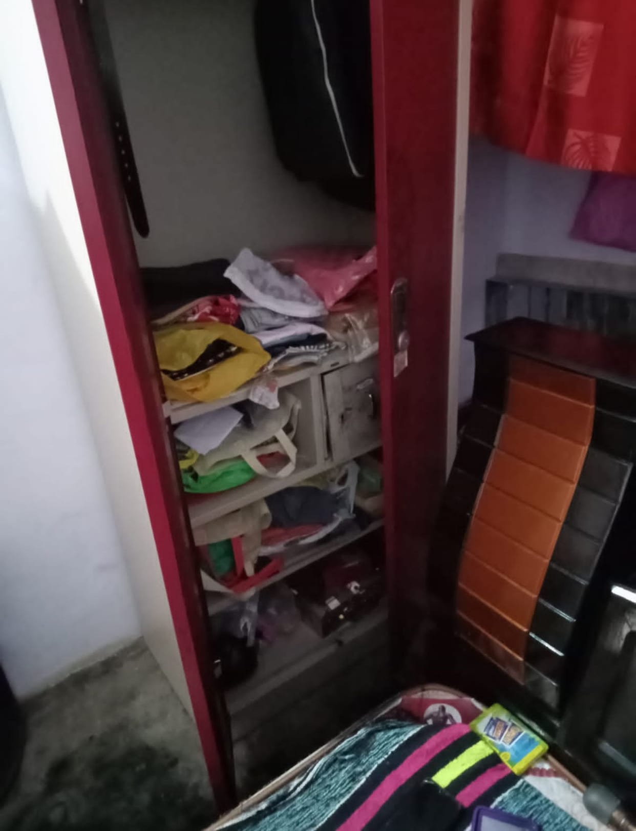 Jewelery-cash worth four and a half lakhs stolen from Kotedar's house