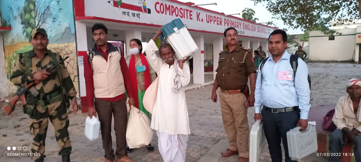 EVMs accumulated in the shadow of bayonets, continued till late night