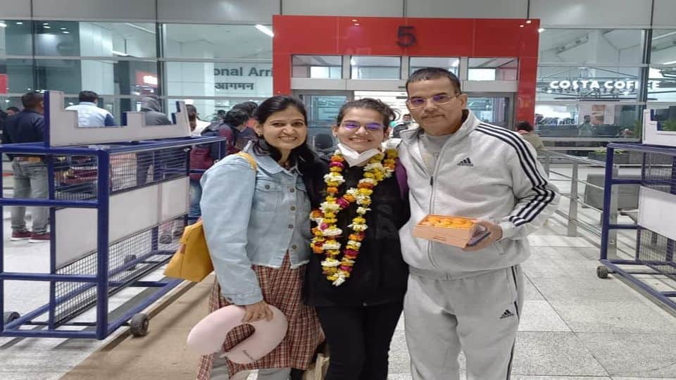 agra three medical students returns from Kharkiv city of Ukrain