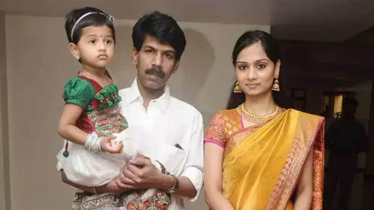 after 18 years of togetherness Director Bala and Muthumalar get divorced
