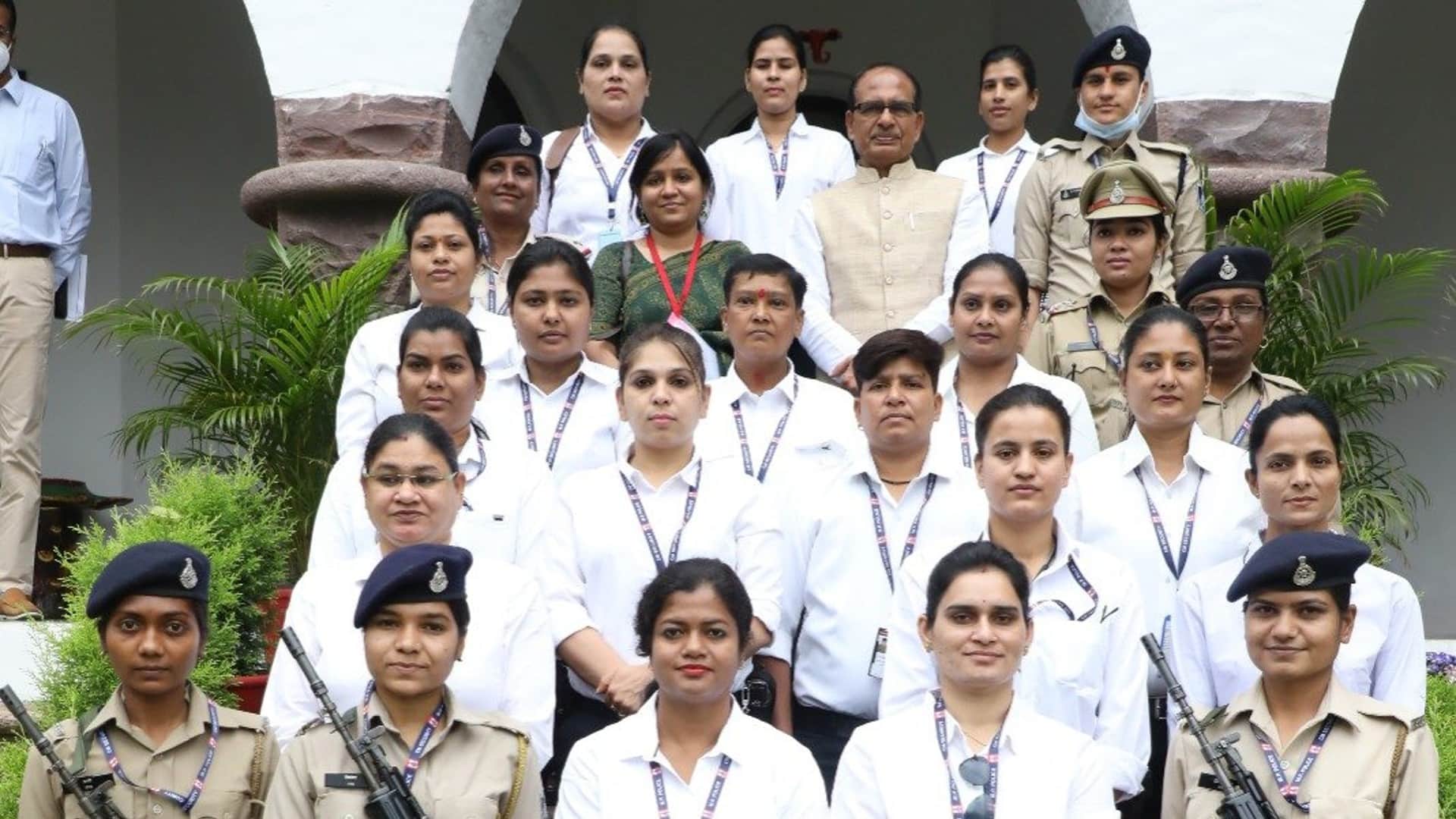 International Women's Day: Chief Minister Shivraj Singh Chouhan handed over vehicles to 100 women police personnel