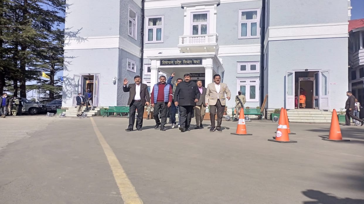 Himachal assembly session: Opposition flared up for calling a member a contractor, walkout from the house after sloganeering, Mahendra and Mukesh clashed