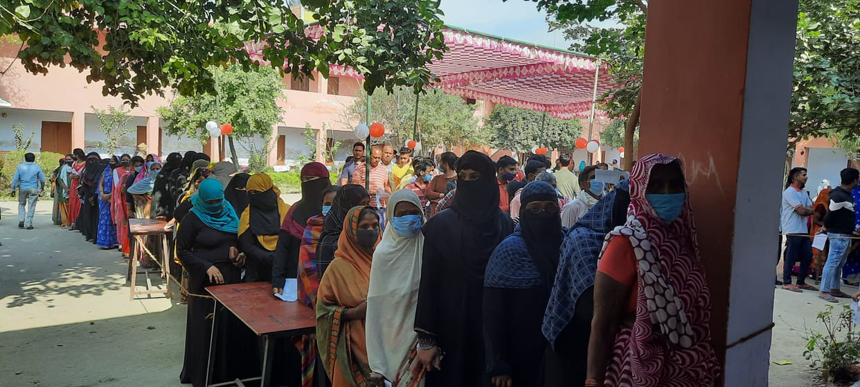 Voting disrupted due to EVM, VVPAT defect