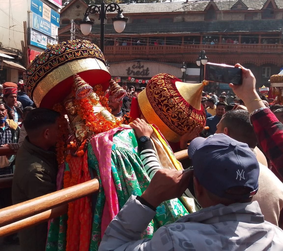 The gods and goddesses returned to their original place by promising to meet next year.
