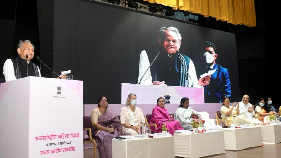 Former Prime Minister Indira Gandhi taught how a woman can governance says cm ashok gehlot
