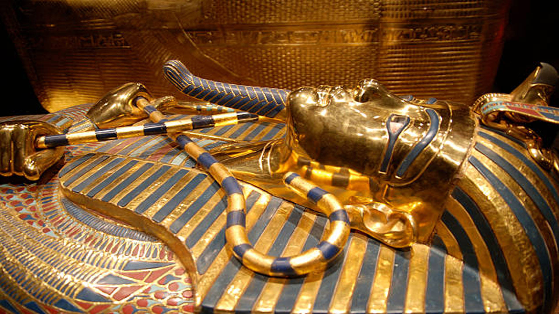 King Tut's 'dagger from outer space' may have been a alien gift from abroad
