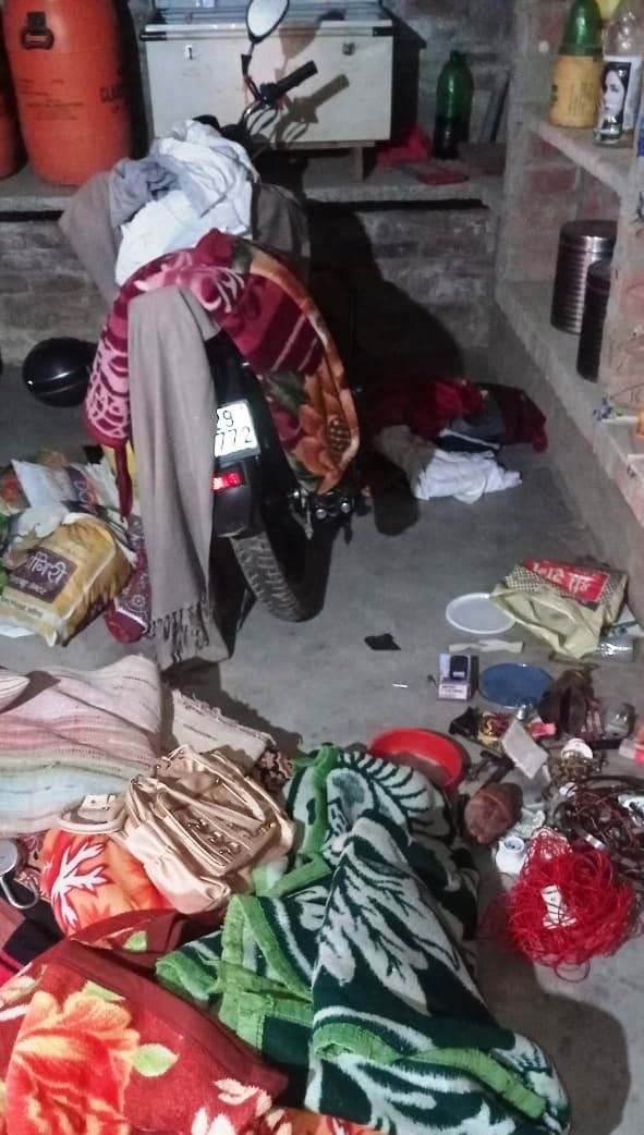 The woman was robbed on the strength of a gun by taking her hostage