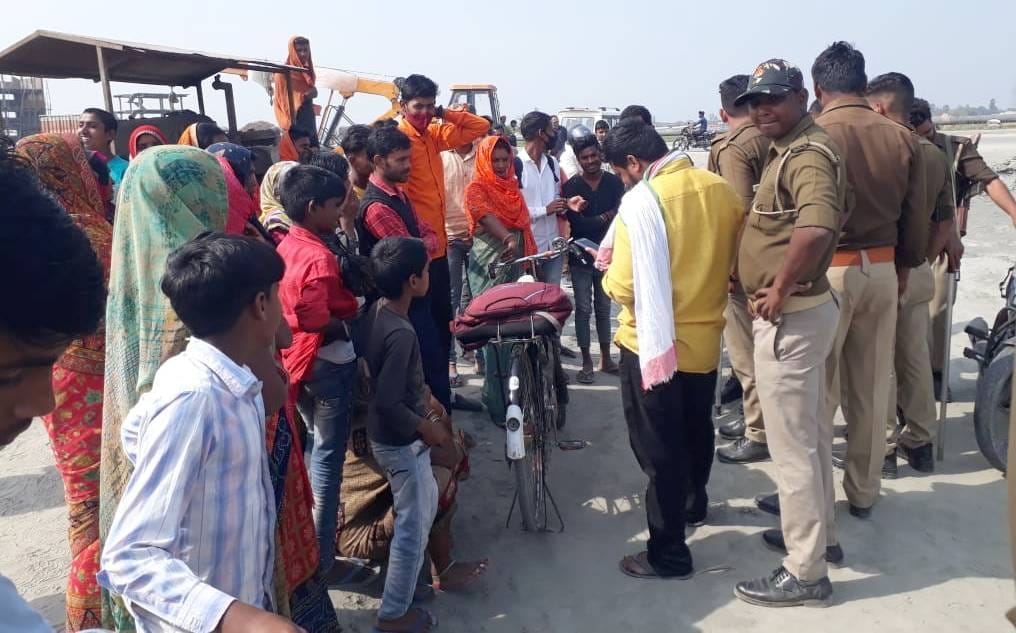 Service road not built, work of toll plaza stopped