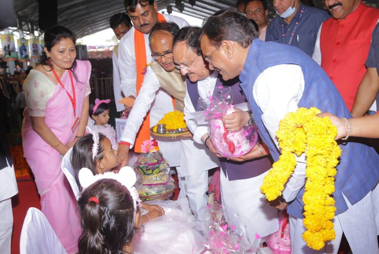 Dewas: Keys of nutrition plant handed over to women, CM said - Industrial park will be built in Indore Bhopal, Mahila Udyam Shakti Yojana will be implemented