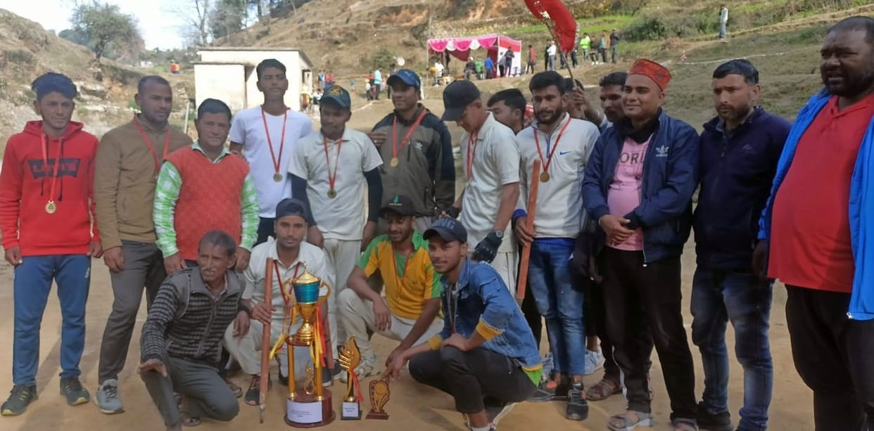 Bhatgaon team won Maa Chamunda cricket tournament by defeating Hanera