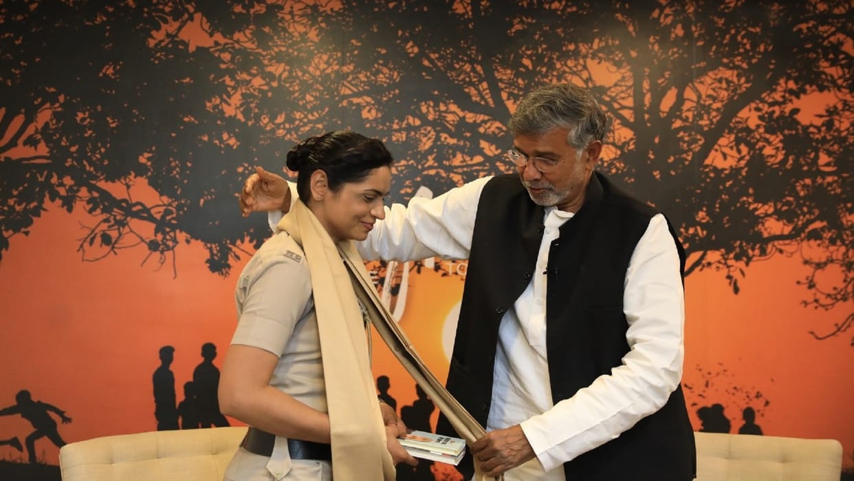 international women day kailash satyarthi honored police constable sunita and e rickshaw driver brahmbhatt