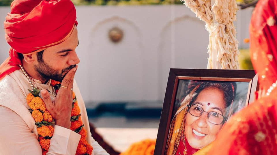 international womens day Rajkumar Rao became emotional after remembering his mother wrote a heart touching note by sharing a beautiful picture