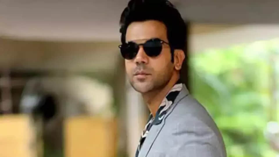 international womens day Rajkumar Rao became emotional after remembering his mother wrote a heart touching note by sharing a beautiful picture