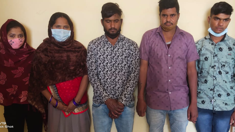 Sex Racket was going on in Pushkar hotel police arrested  three man and two women