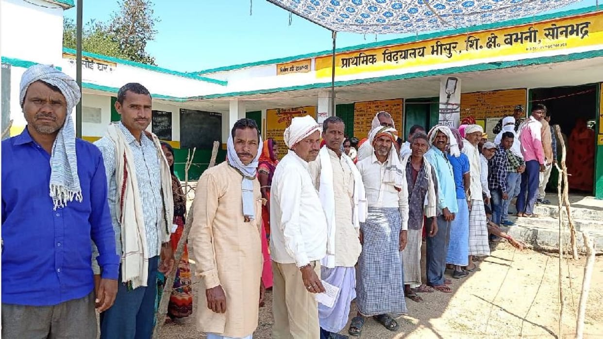 UP Election 2022 sonbhadra The festival of democracy overshadowed the pain of leaving the village in sonbhadra