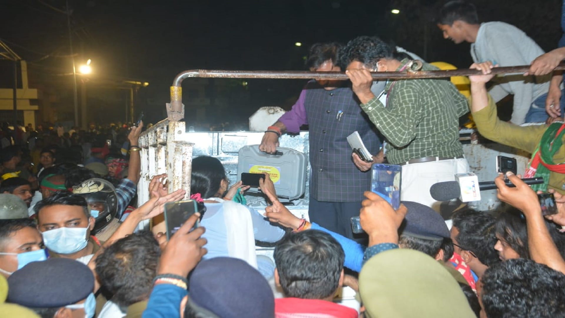 UP Election Result Akhilesh Yadav Appeal Samajwadi Party supporters gathered near evms in many place created Ruckus see photos