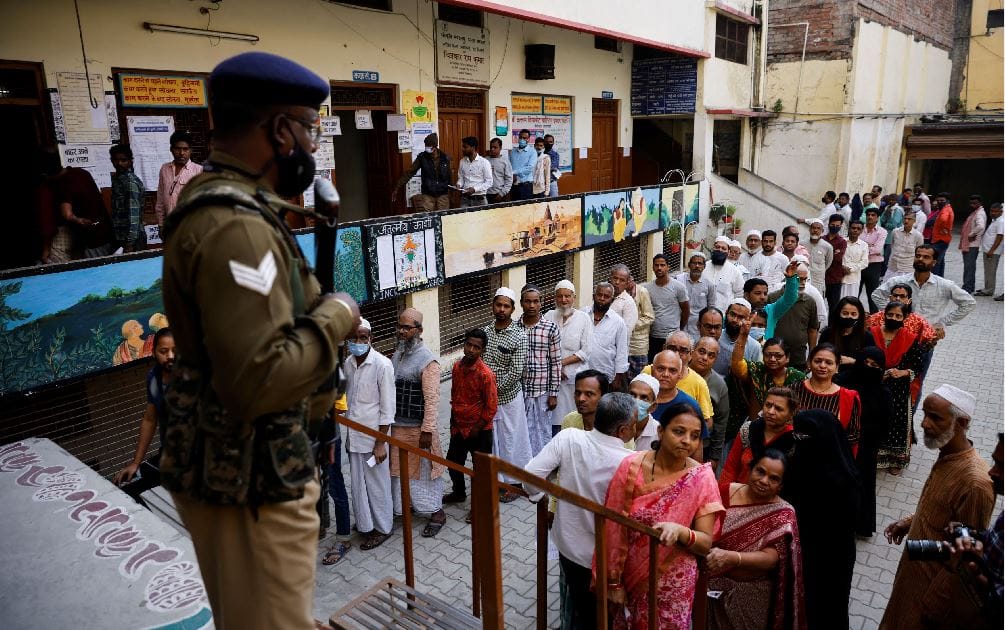 UP Election 2022: This time there is a slight decrease in the voting percentage as compared to the last election, the voting percentage of men increased, there was less interest in women