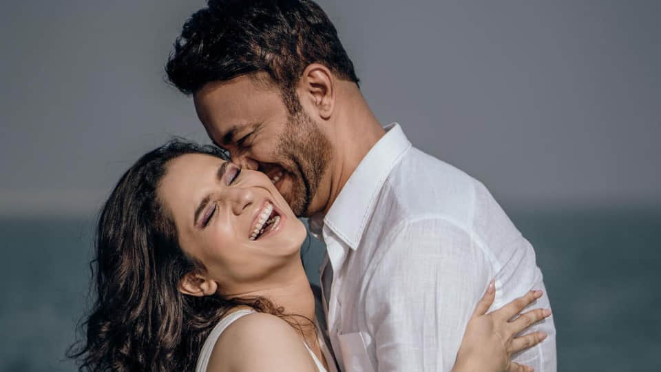 international womens day 2022 vicky jain gave a special gift to wife ankita lokhande watch video