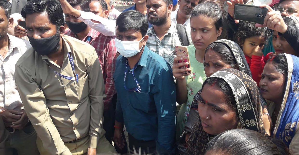 auraiya news,Women's uproar over unfinished work, GM angry