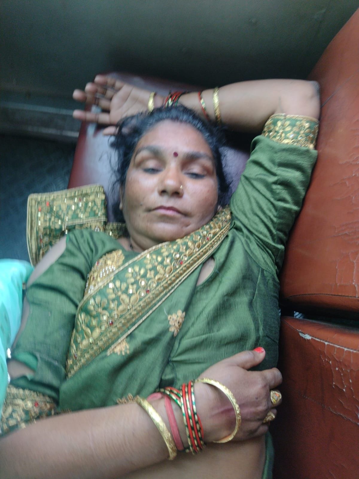 auraiya news,Poisoning, jewelery and cash missing from woman in bus