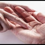 Palmistry: इन लकीरों को हस्तरेखा में माना गया है बहुत अशुभ