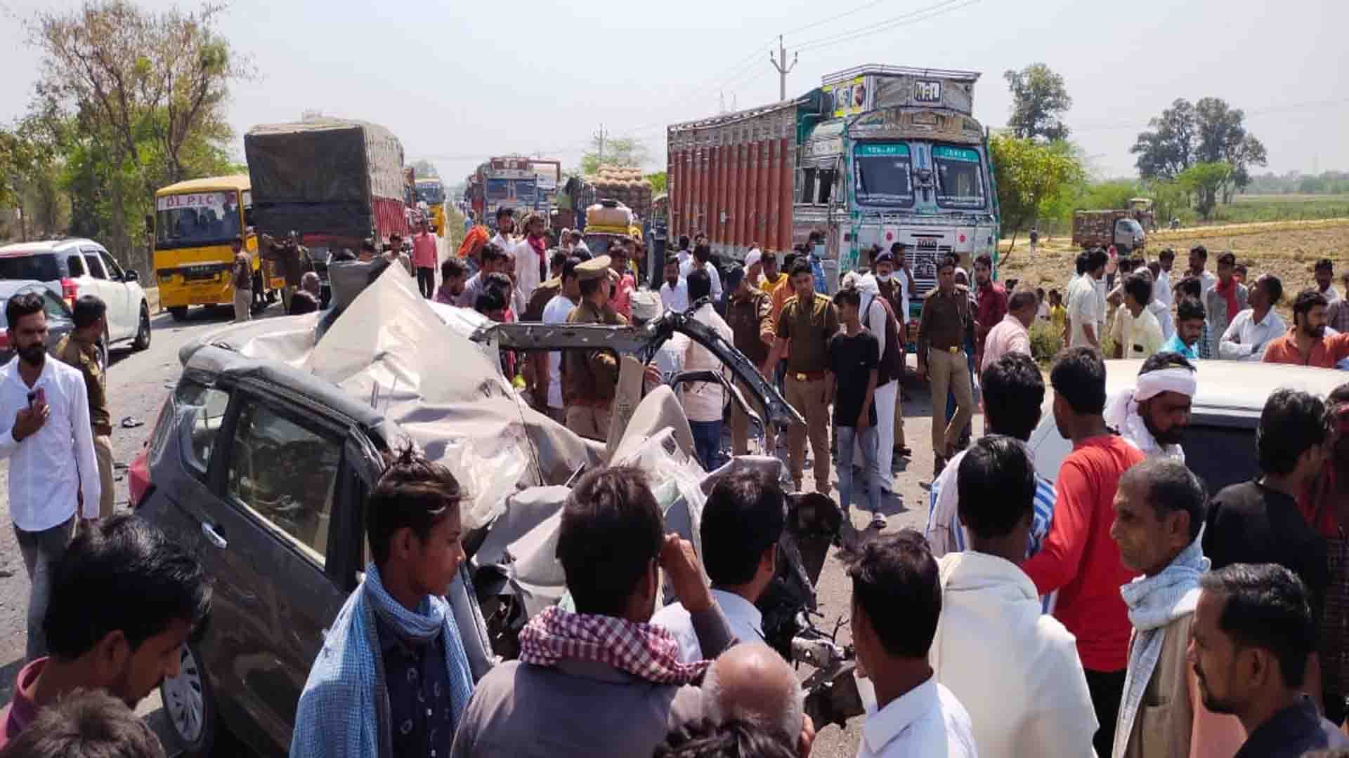Big road accident in Etawah up, six people died