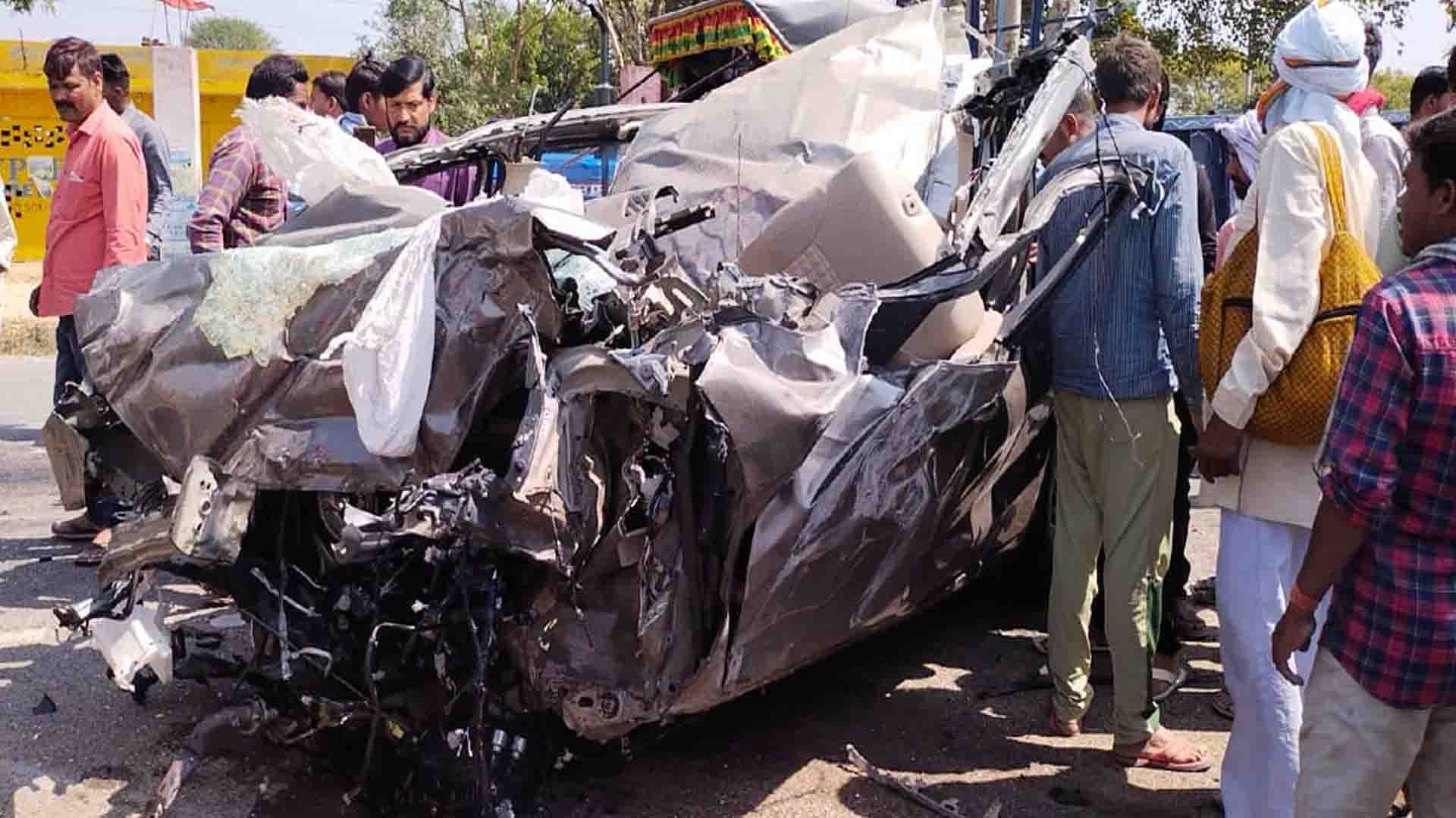 Big road accident in Etawah up, six people died