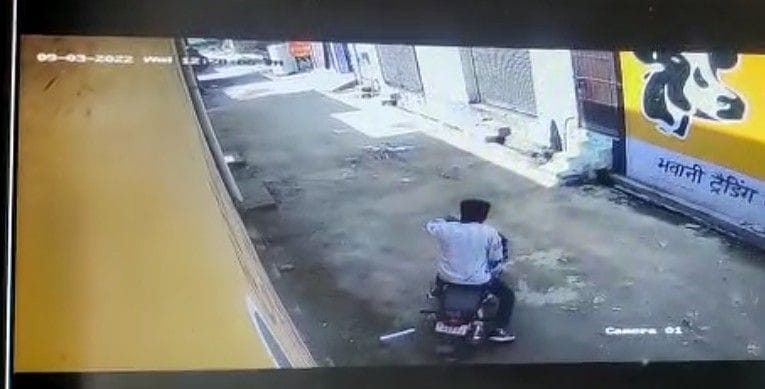 Bike stolen outside shop, accused imprisoned in CCTV footage