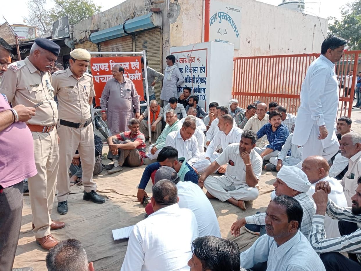 Truck driver furious with challan, locked on RTA gate