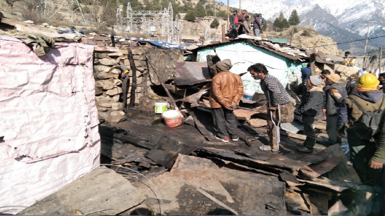 Accident in Kinnaur: Fire breaks out in labor camp, one dead