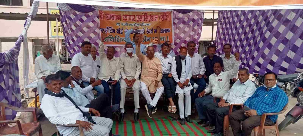 Traders sitting on indefinite dharna against the new rules of the Marketing Board