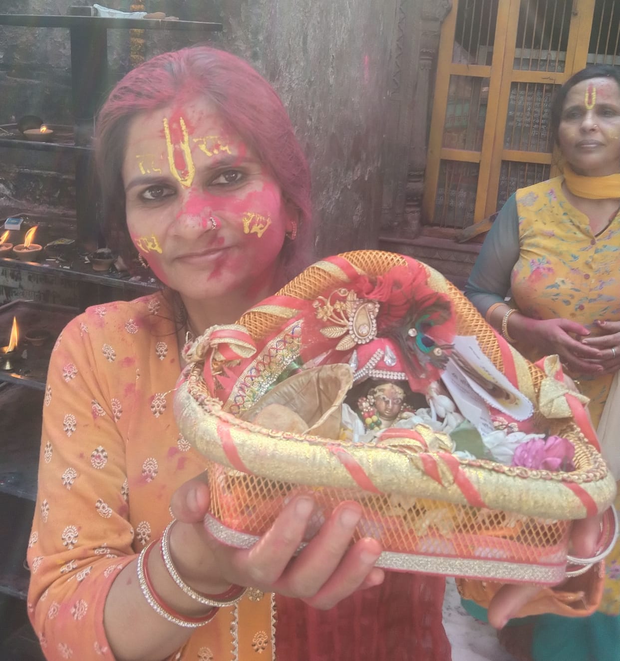 Mathura: The joy of Holi raining in the courtyard of Radhavallabh