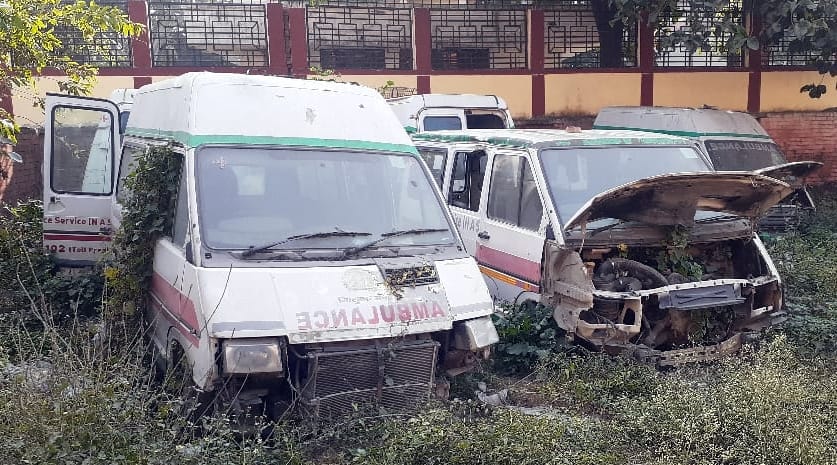 Gasping old 12 ambulance