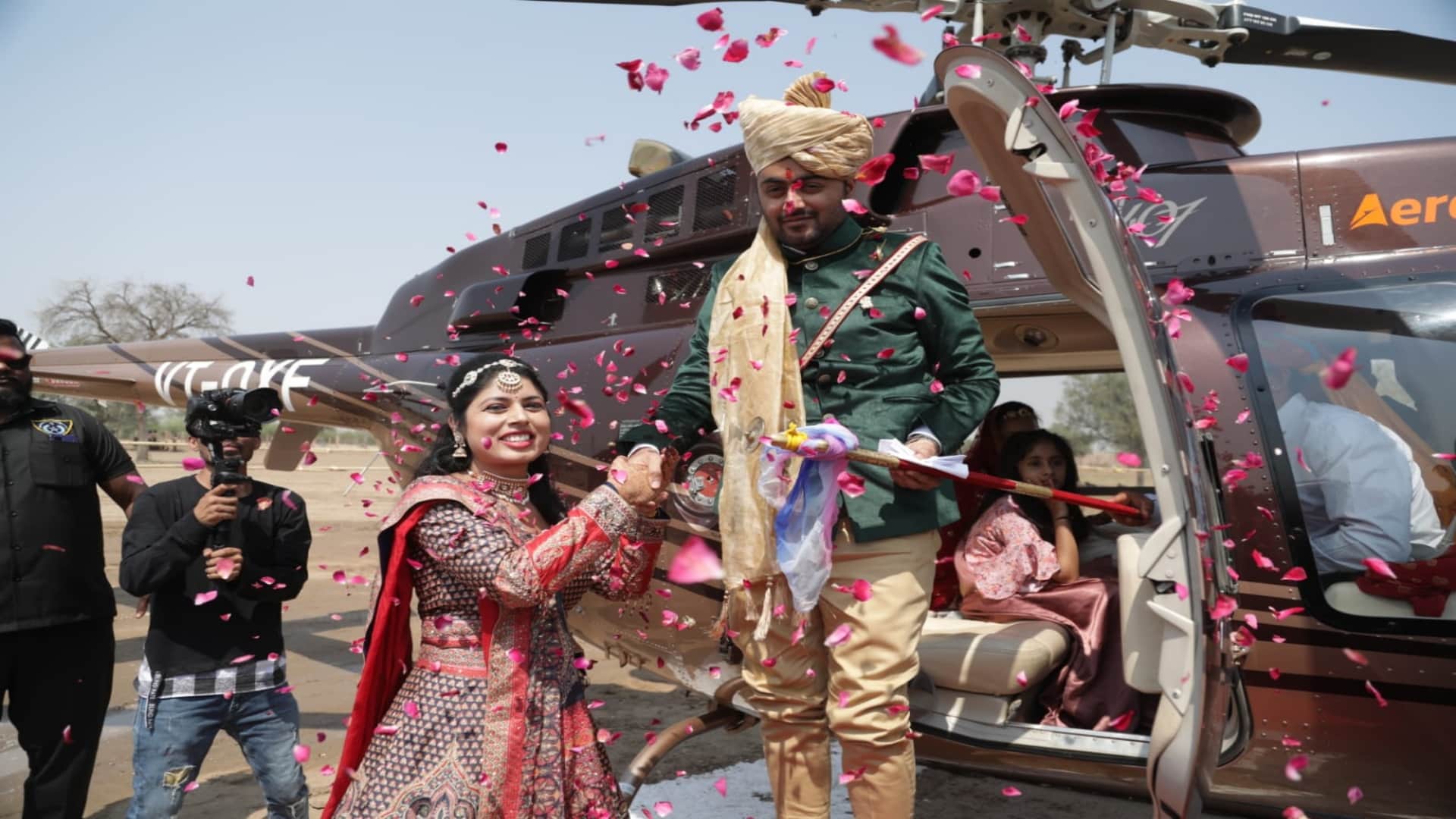 Groom bring bride on helicopter in Jodhpur wedding became talk of village