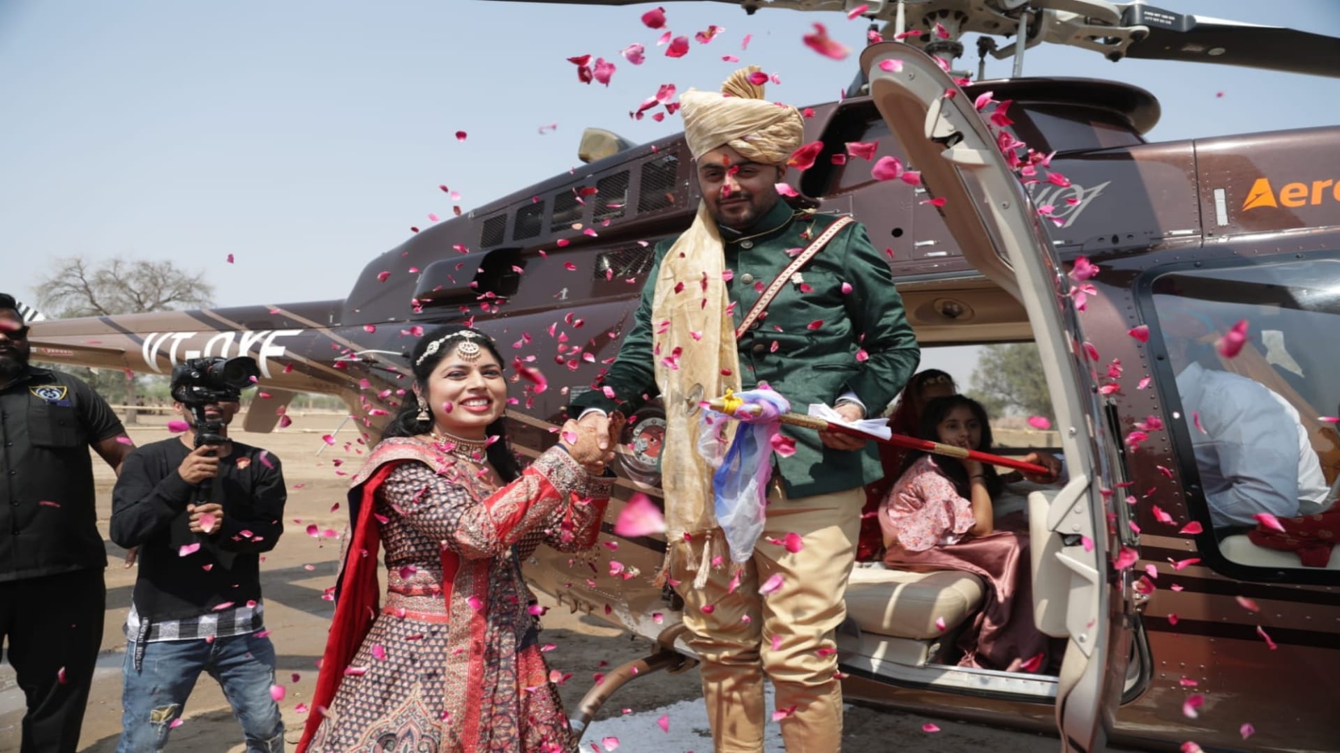 Groom bring bride on helicopter in Jodhpur wedding became talk of village