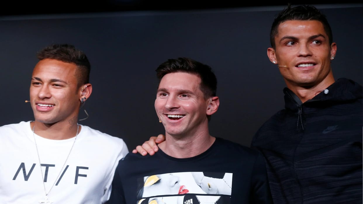 Cristiano Ronaldo may leave Manchester United considering playing with Lionel Messi and Neymar in Paris Saint Germain