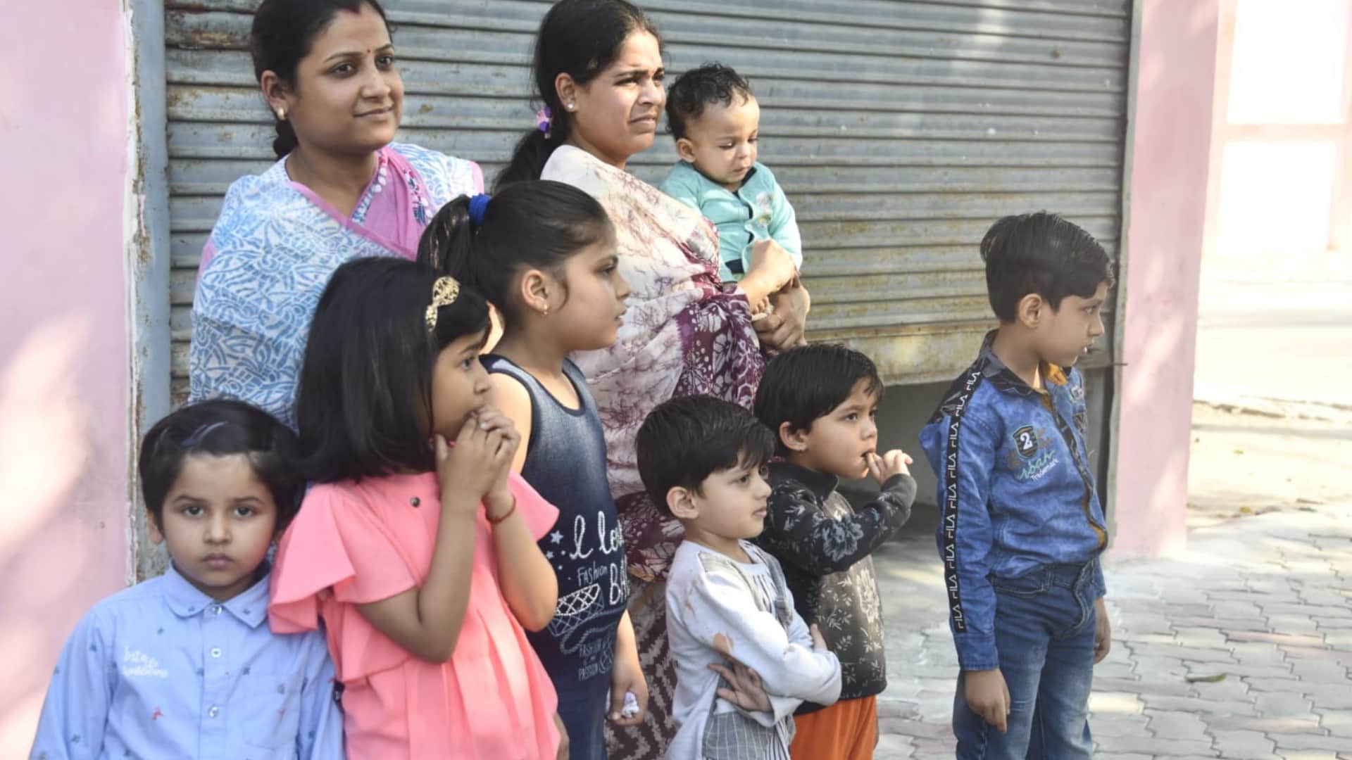 CM yogi play with childran in Gorakhpur