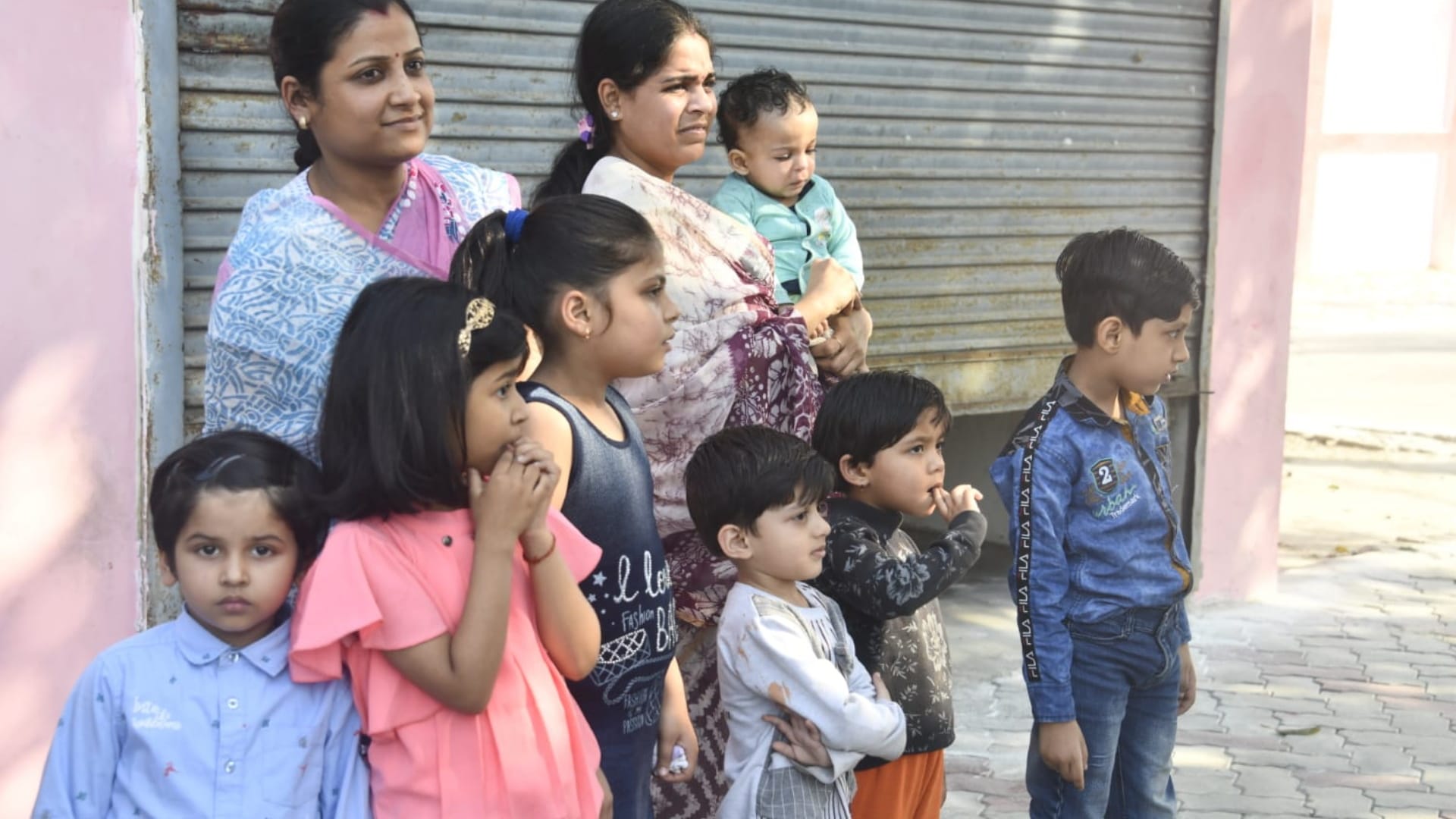 CM yogi play with childran in Gorakhpur