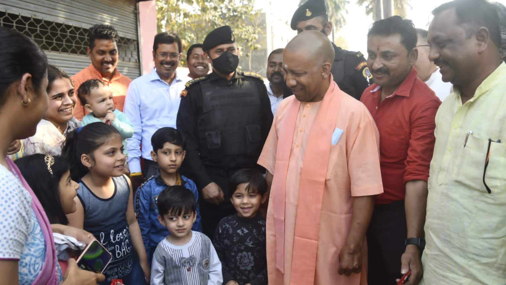 CM yogi play with childran in Gorakhpur