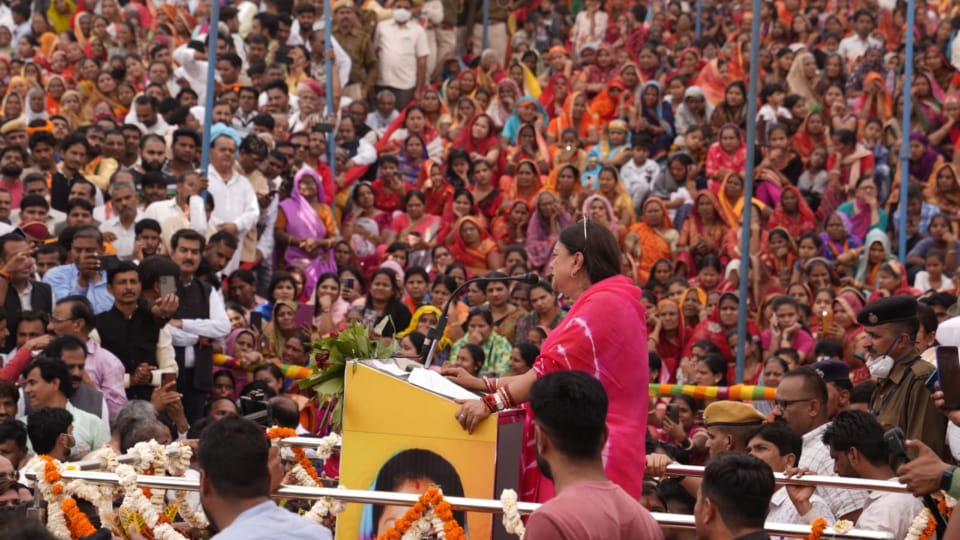 Expelled Congress MLA Sukhbir Singh reached in Vasundhara Raje's show of strength discussion arise in Rajasthan Politics
