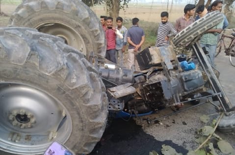 Tractor trolley carrying manure overturned, divided into two halves