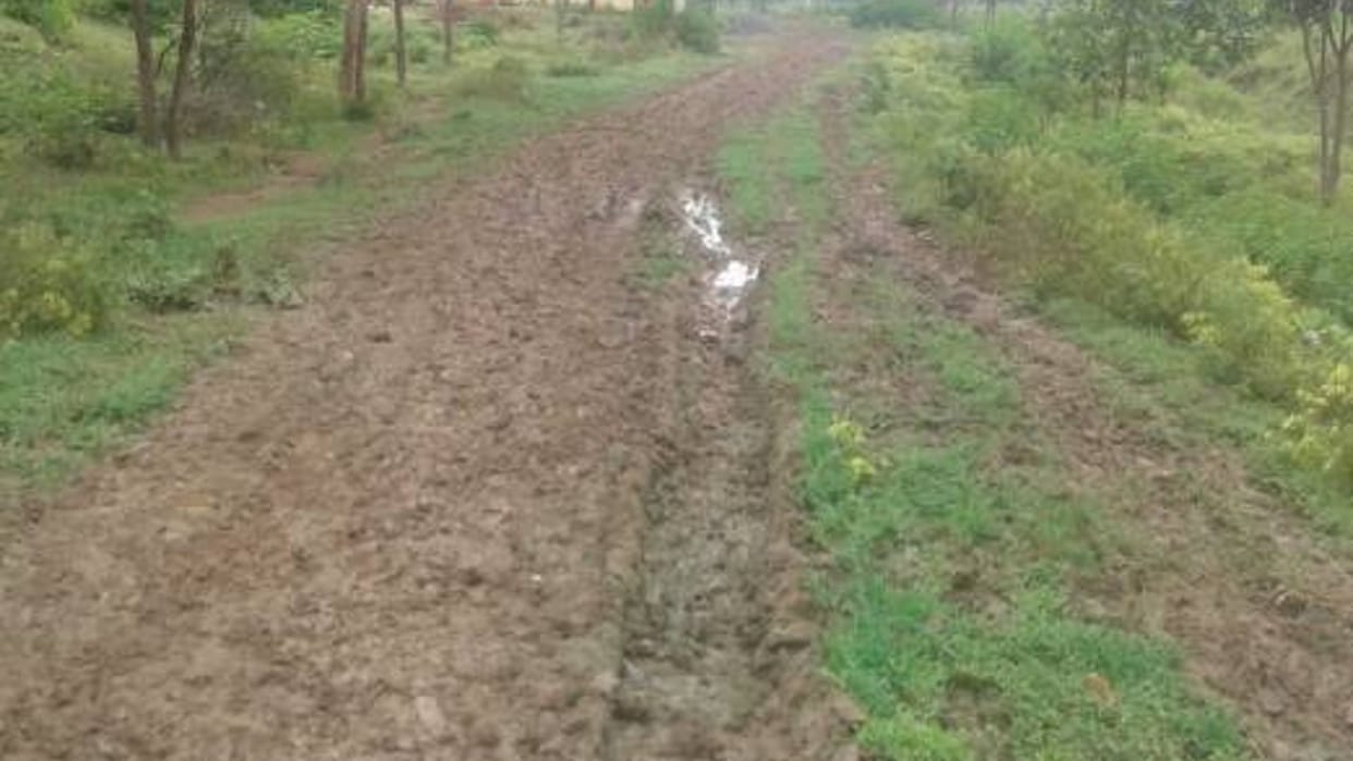 Sehore: Former Revenue Minister could not get 2 km long road built in 5 years, villagers complained in public hearing